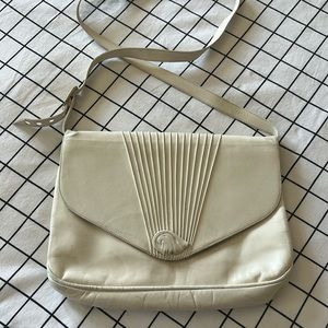 Gorgeous vintage leather purse made in Italy